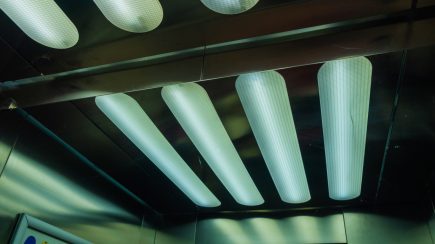 Mettez en lumière votre espace avec des luminaires étanches de qualité supérieure