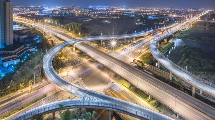 Les meilleures options d'éclairage pour illuminer les villes et les routes publiques